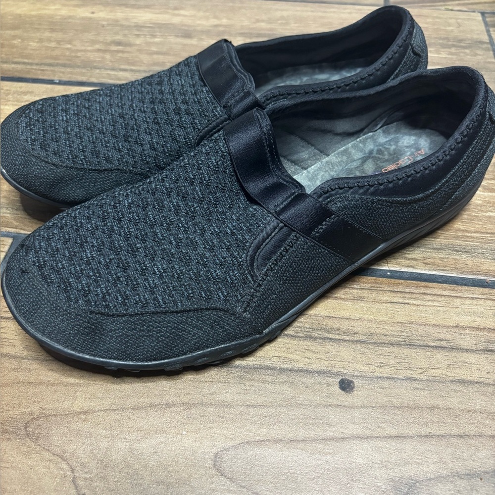 Skechers Women's Relaxed Fit Black Suede Lace Walking Slip-On Shoes Sz 9.5